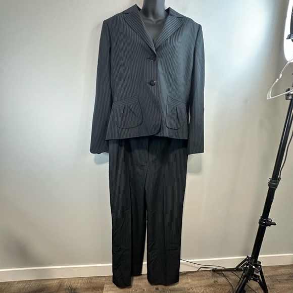 🎁Jones Wear Blue Pinstripe Black Pant Suit Top/Bottom - 14 - Picture 1 of 11